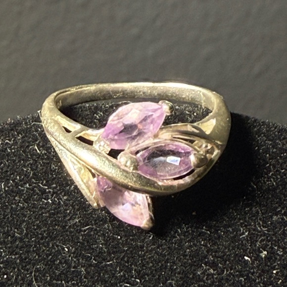 Elegant Silver and Purple Leaf Ring Size 7 - Picture 3 of 8